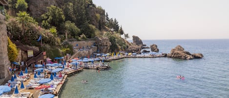 Privat strand i nærheten, strandtelt (inkludert) og strandbuss