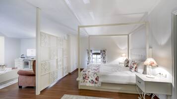 Kamer | Lakens van Egyptisch katoen, luxe beddengoed, donsdekens, een minibar