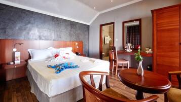 In-room safe, laptop workspace, soundproofing, free WiFi