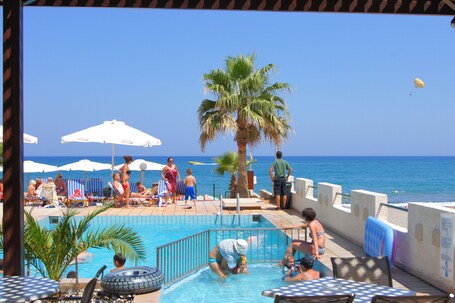 Pool. Seafront Beach Hotel Apartments