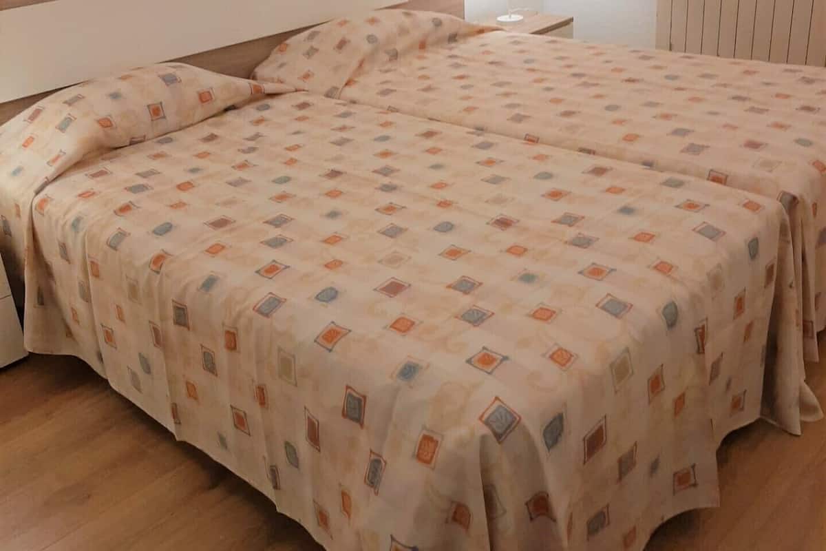 1 chambre, lits bébé (gratuits)