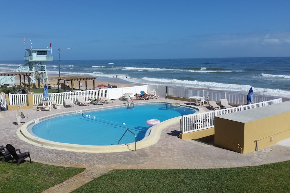 Driftwood Beach Motel