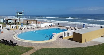 Driftwood Beach Motel