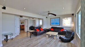 Penthouselejlighed | Individuelt design, individuel indretning, skrivebord, gratis Wi-Fi