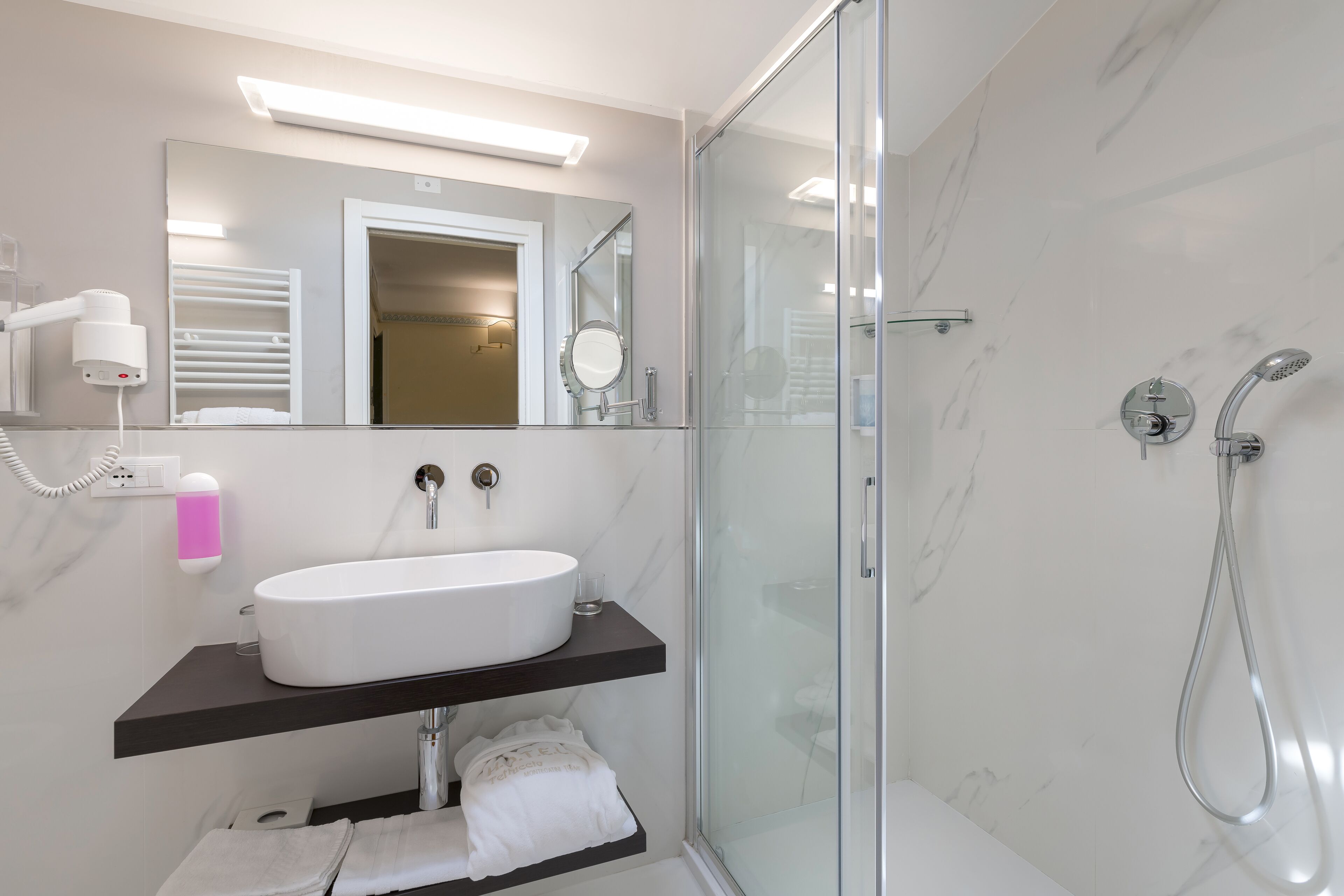 shower, rainfall showerhead, free toiletries, hair dryer