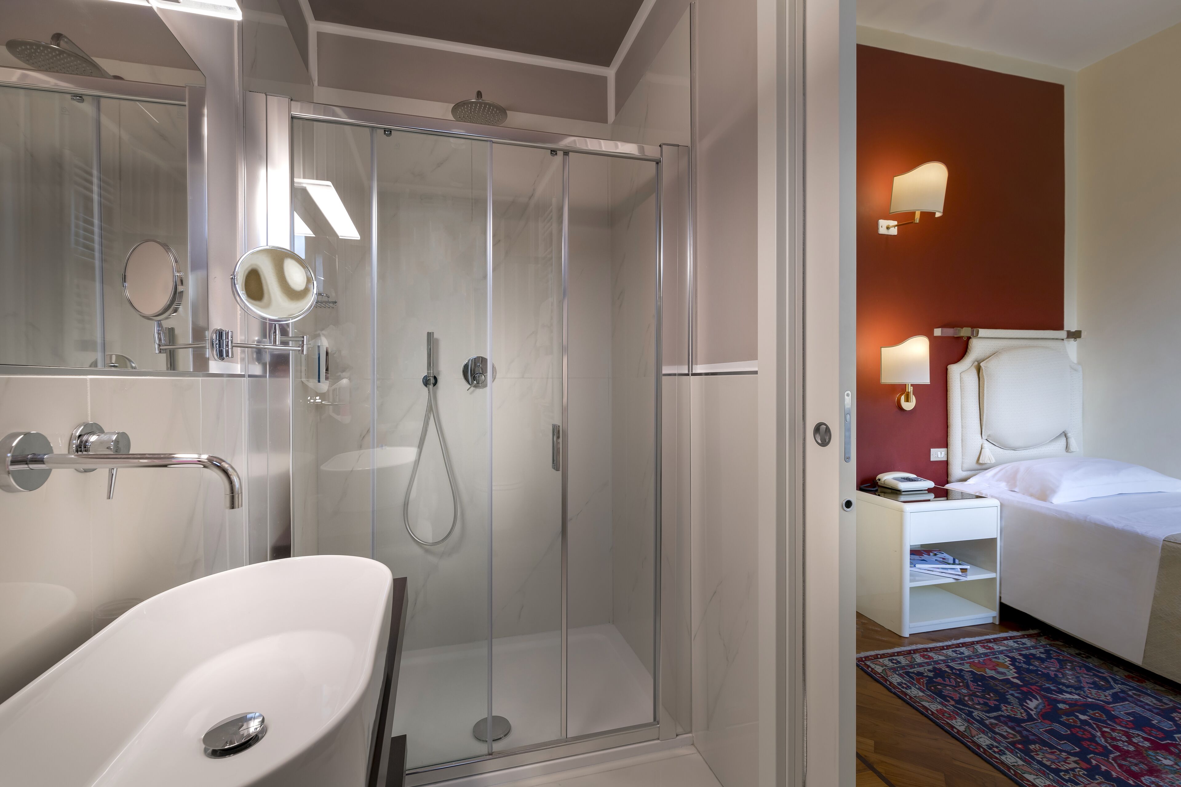 single room | room amenity