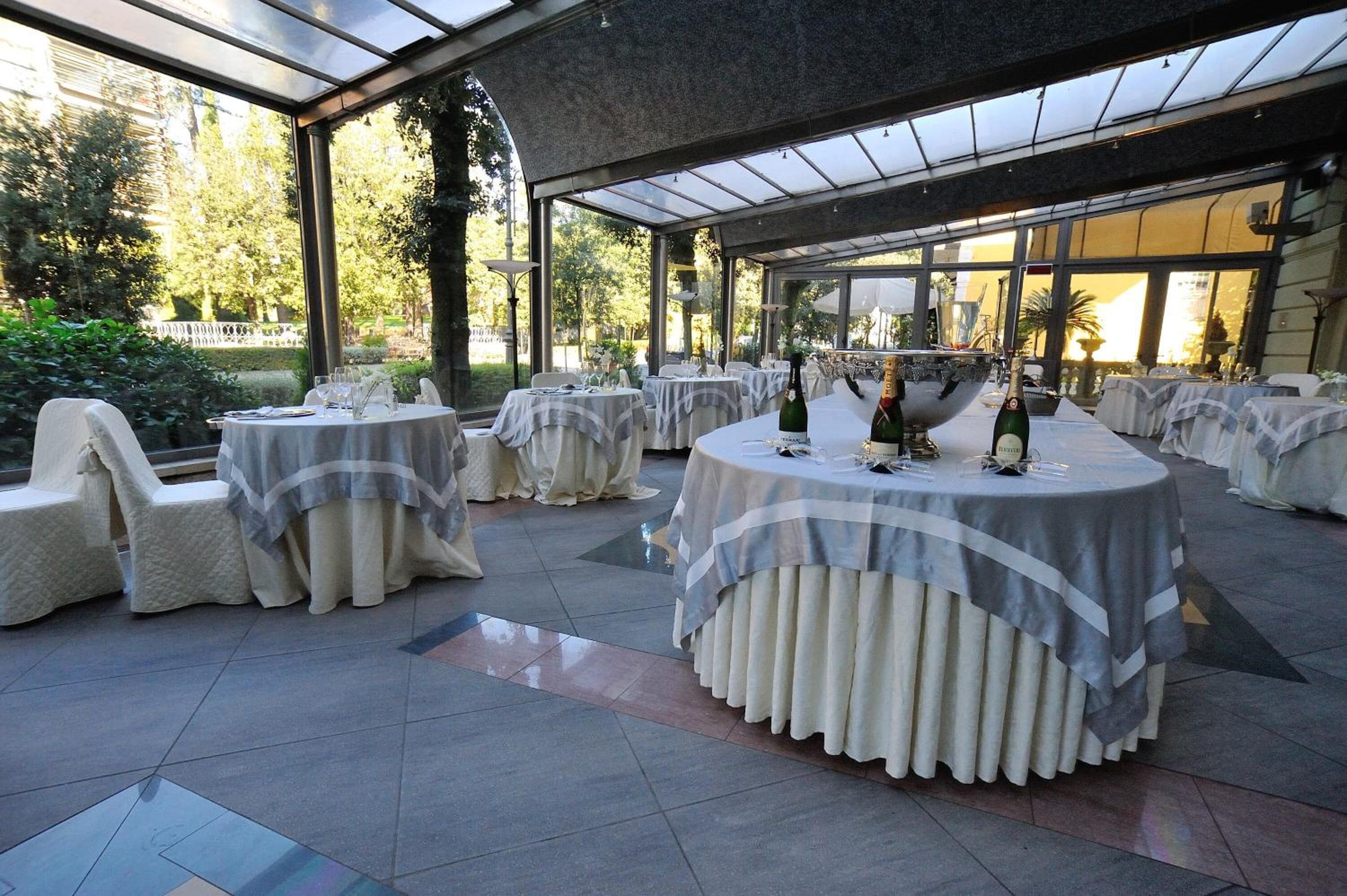 breakfast, lunch and dinner served