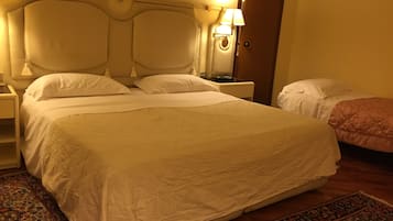 雙人房 (extra bed) | 迷你吧、房內夾萬、書桌、手提電腦工作空間