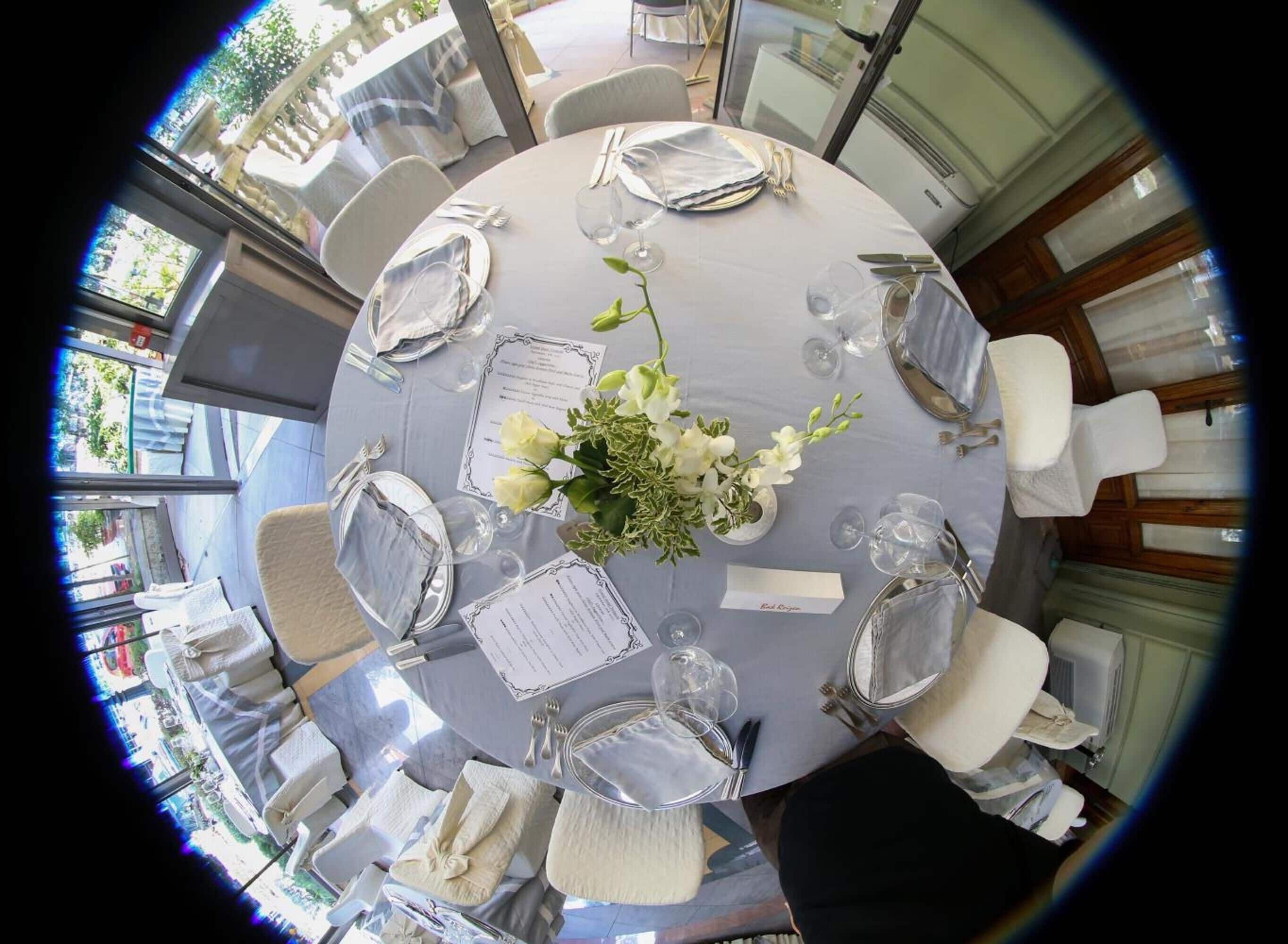 breakfast, lunch and dinner served