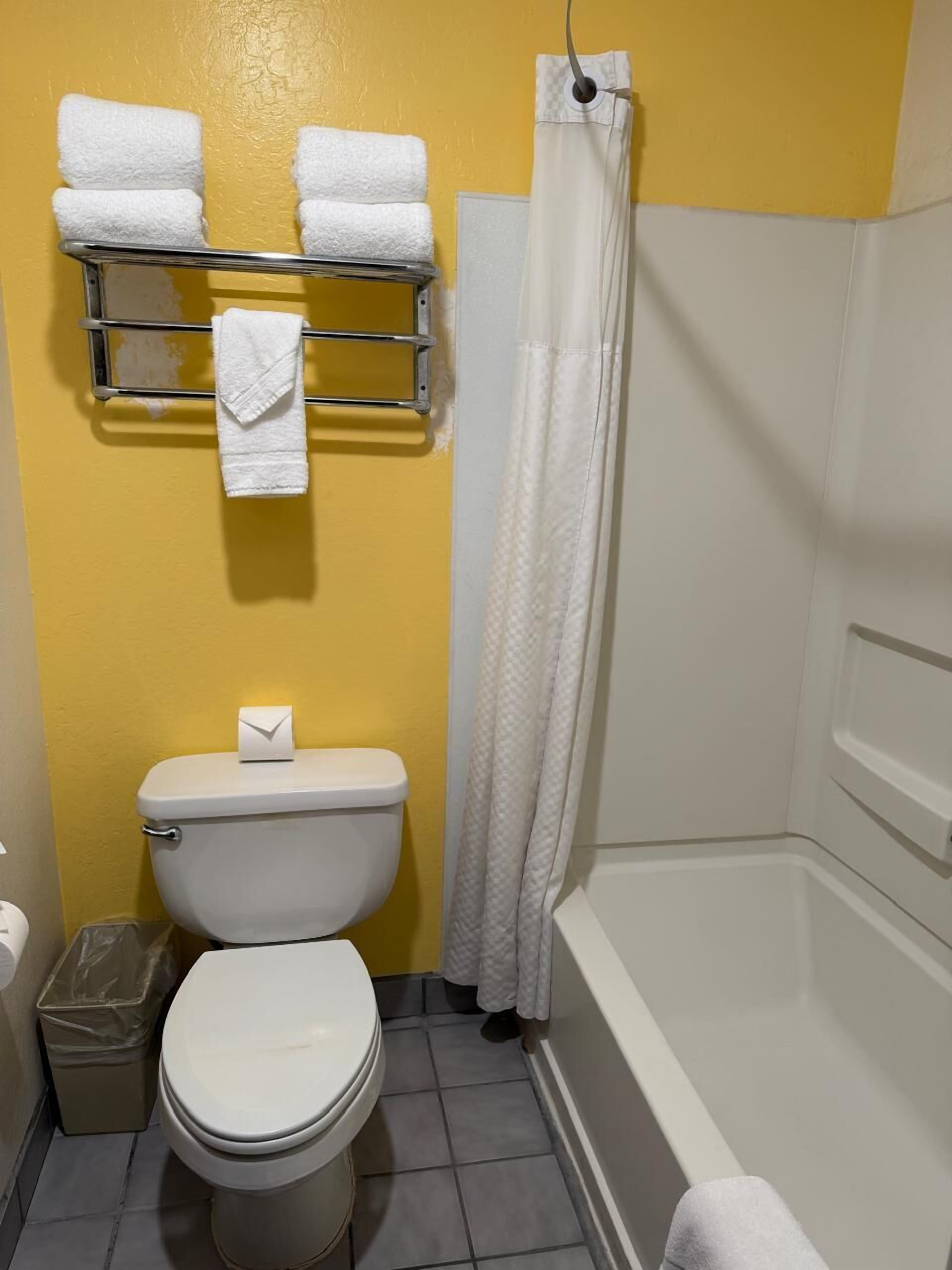 Photo - Hollister Inn