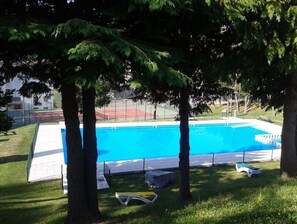 Outdoor pool - Hotel Nievesol (Sallent de Gallego)