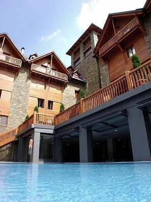 Indoor pool, outdoor pool - Hotel Saliecho (Sallent de Gallego)