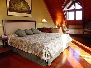 Minibaari, tallelokero huoneessa, ilmaiset vauvansängyt, lisävuoteet