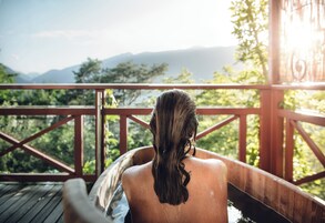 Couples treatment rooms, sauna, hot tub, steam room, body treatments