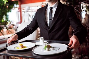 2 Restaurants; Frühstück und Abendessen werden serviert