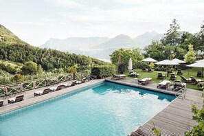 Seasonal outdoor pool, open 7:00 AM to 8:00 PM, pool umbrellas - Relais & Chateaux Hotel Castel Fragsburg (Merano)