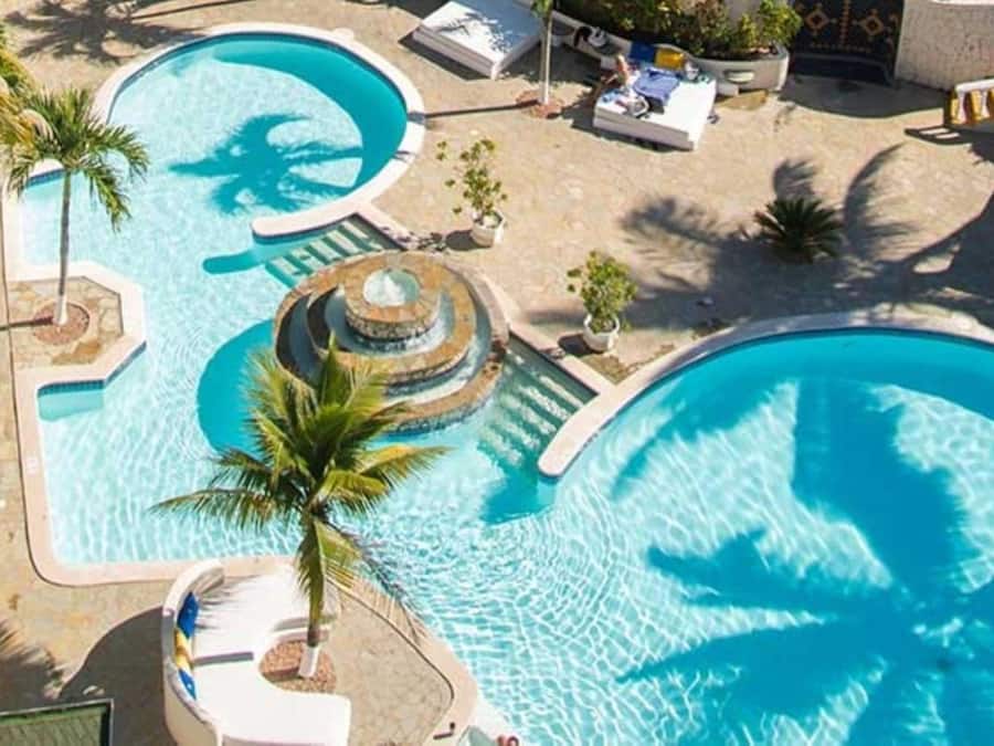 11 outdoor pools, pool umbrellas, pool loungers