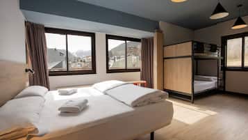 Family Quadruple Room | Soundproofing, free WiFi, bed sheets