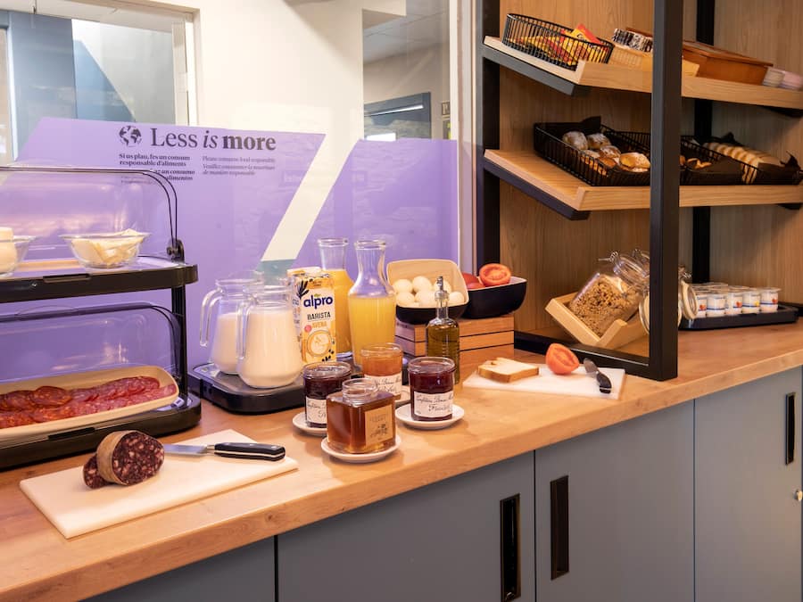 Se ofrece un desayuno continental (9 EUR por persona)