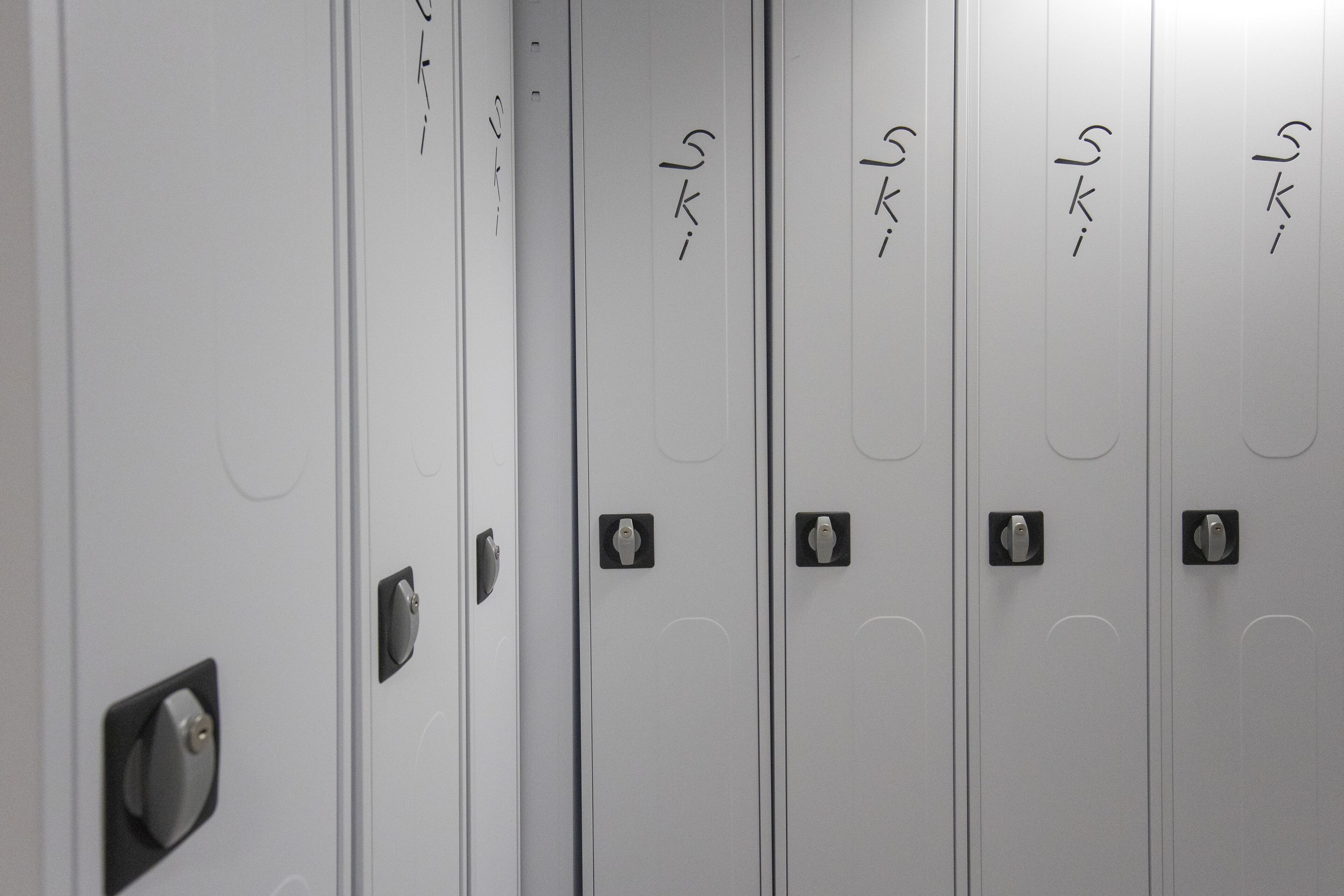 A row of lockers with the name "Ski" written on them.