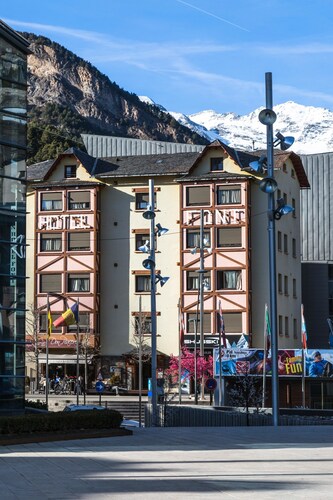 Font Andorra Hostel by Nexta
