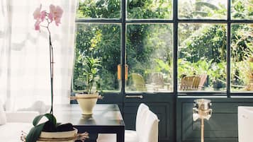 3 ravintolaa, joissa tarjoillaan aamiainen; kansainvÀlinen keittiö