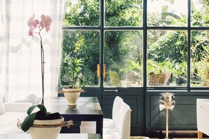 3 restaurants, spécialités Cuisine internationale