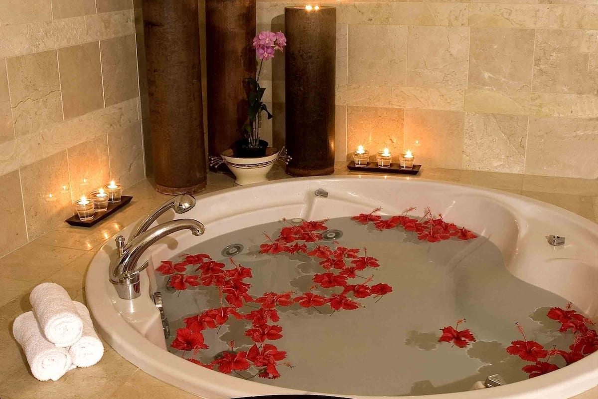 indoor spa tub