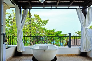 Deluxe Suite, Oceanfront | Property amenity