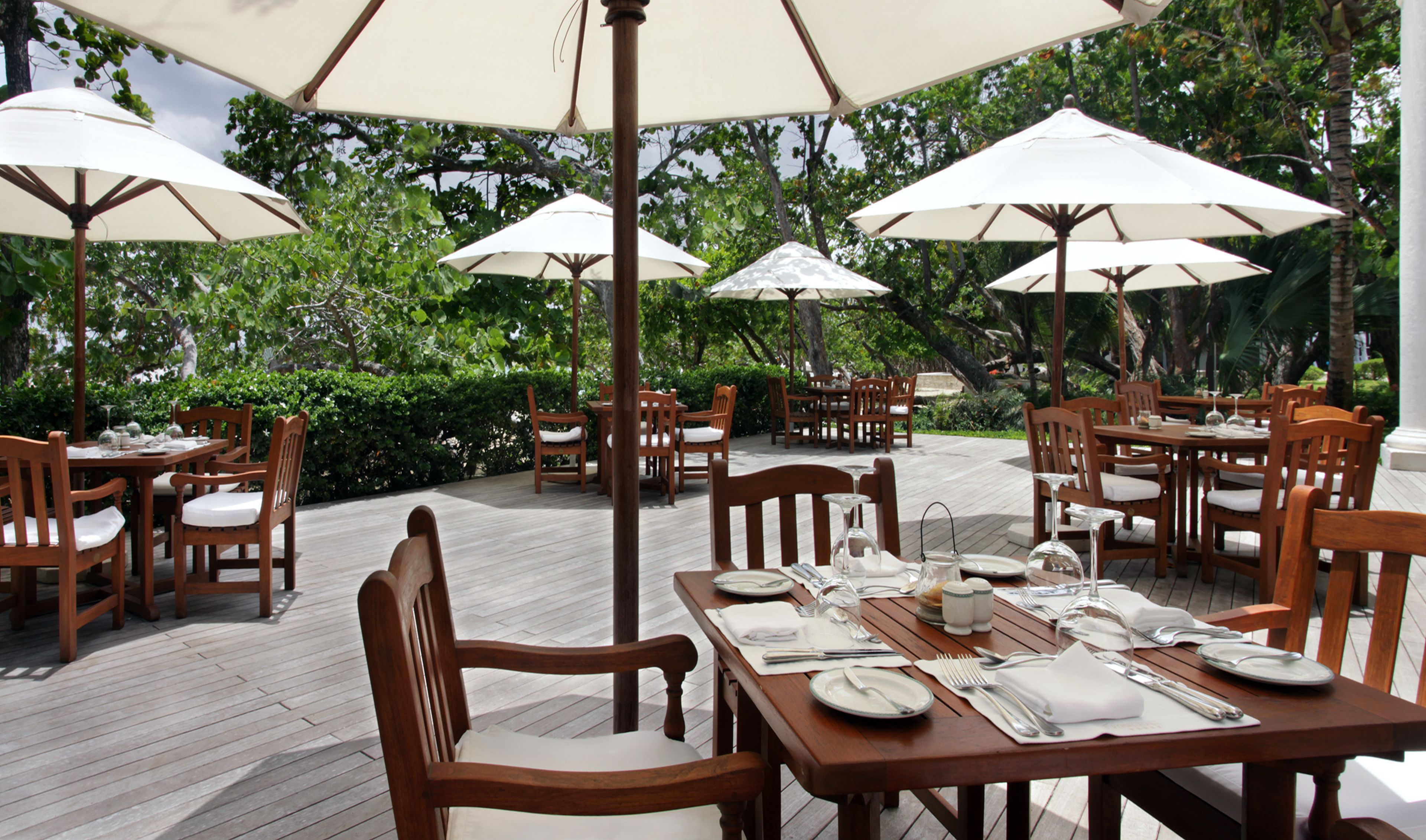 Daily cooked-to-order breakfast (USD 25 per person)