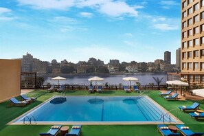 Piscine couverte, piscine extérieure