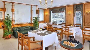 Breakfast, lunch and dinner served