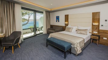 Deluxe Double Room, Terrace | Premium bedding, minibar, in-room safe, desk