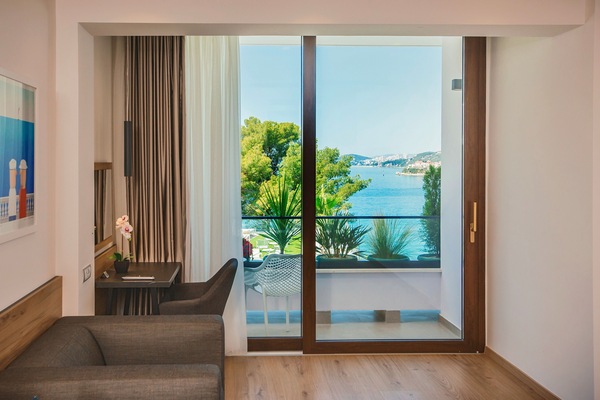 Superior Double or twin room Sea View | Premium bedding, minibar, in-room safe, desk