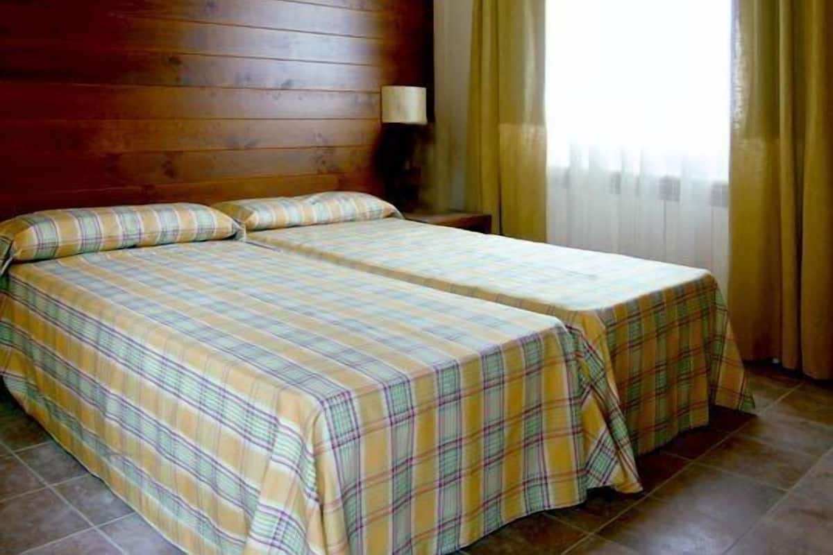 Minibar, coffres-forts dans les chambres, bureau, lits bébé (gratuits)