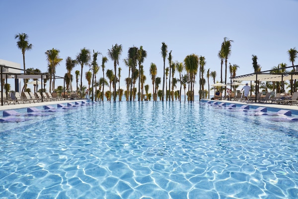 Outdoor pool, pool umbrellas, sun loungers