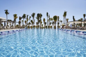 Outdoor pool, pool umbrellas, sun loungers