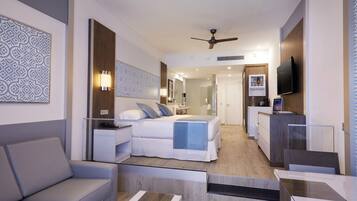 Minibar, in-room safe, laptop workspace, blackout drapes