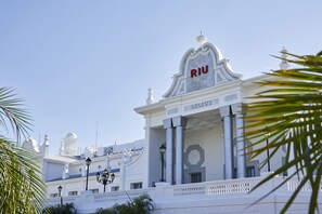 A white building with a dome and the letters "RIV" on top.