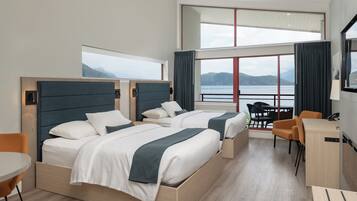 Deluxe-Zimmer, 2 Queen-Betten, Seeblick | Hochwertige Bettwaren, Schreibtisch, Verdunkelungsvorhänge