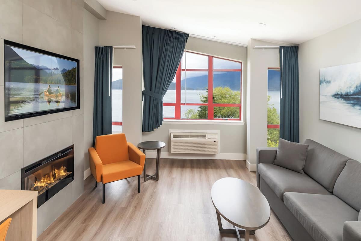 Junior Suite, 1 King Bed with Sofa bed, Lake View | Premium bedding, desk, blackout curtains, iron/ironing board