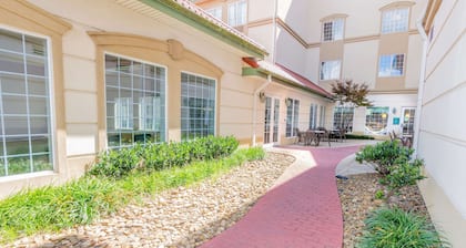 La Quinta Inn & Suites by Wyndham Bentonville