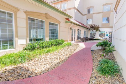 La Quinta Inn & Suites by Wyndham Bentonville