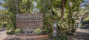 Property entrance - Pantip Suites Sathorn (Bangkok)