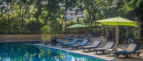 Hồ bơi ngoài trời