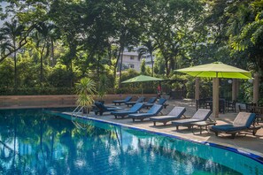 Outdoor pool - Pantip Suites Sathorn (Bangkok)
