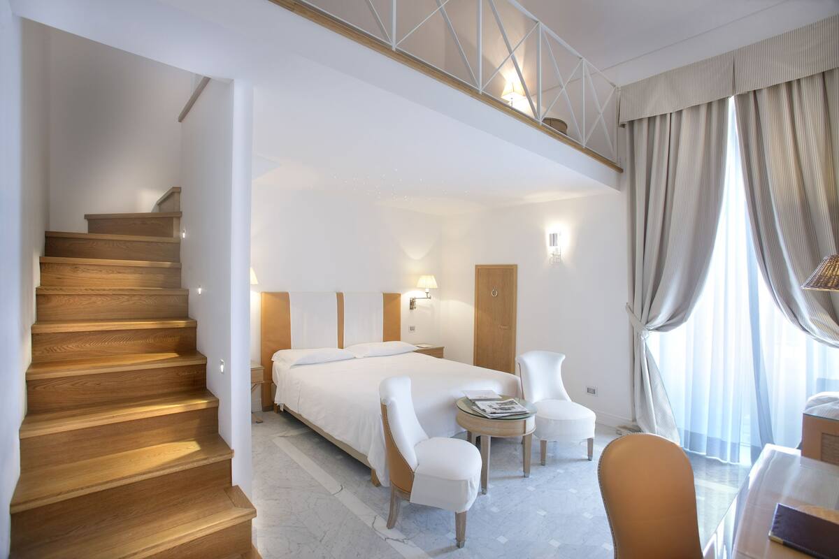 suite (glamour) | 1 bedroom, premium bedding, minibar, in-room safe