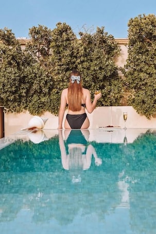 Piscina all'aperto. Palazzo del Corso