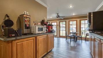 Free daily continental breakfast