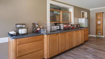 Free daily continental breakfast